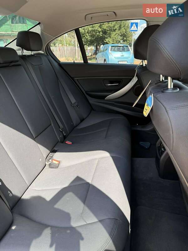 Седан BMW 3 Series 2017 в Черкасах