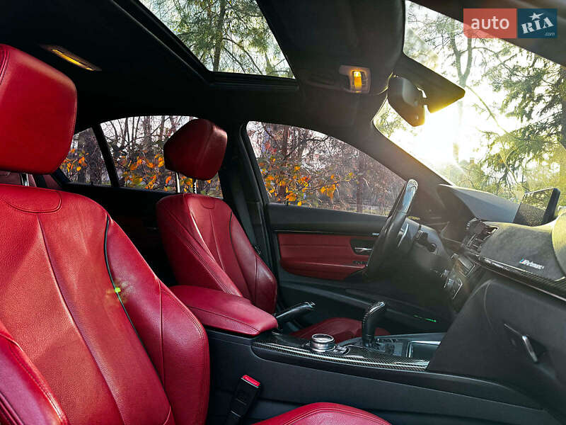 Седан BMW 3 Series 2016 в Киеве