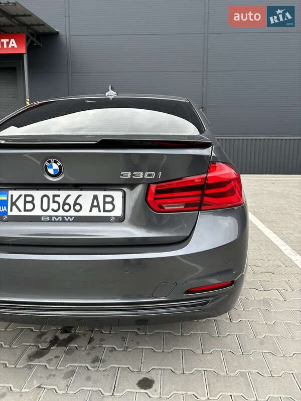 Седан BMW 3 Series 2017 в Виннице