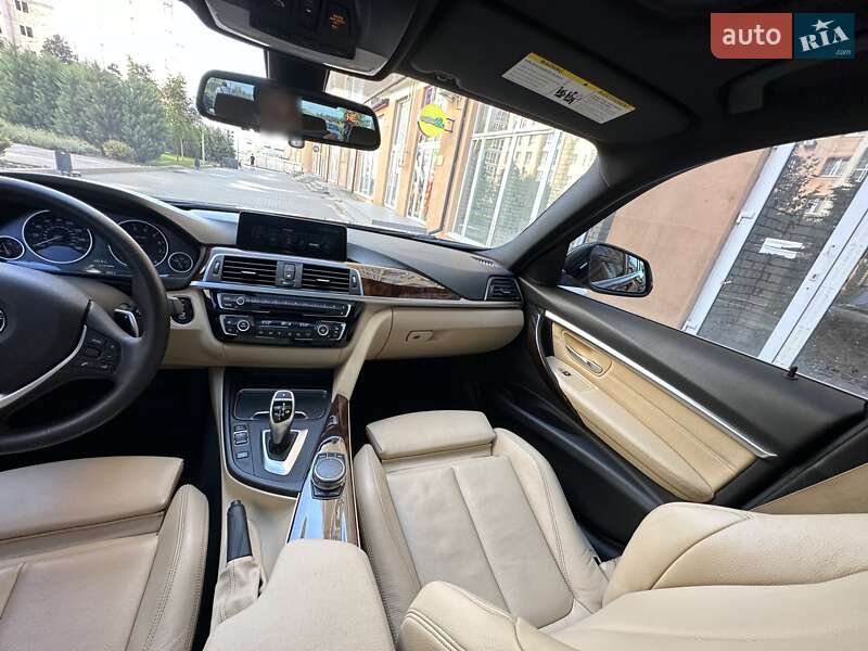 Седан BMW 3 Series 2017 в Киеве