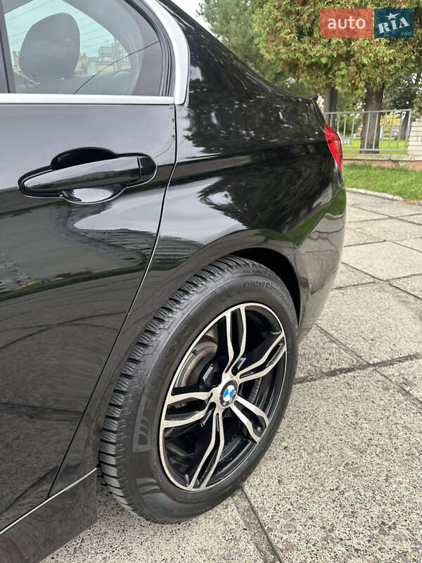Седан BMW 3 Series 2016 в Львові