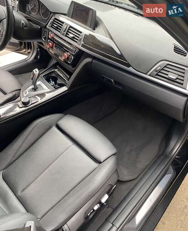 Седан BMW 3 Series 2018 в Кривом Роге