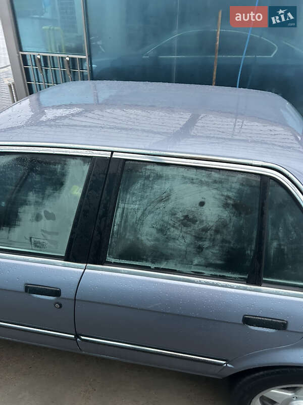 Седан BMW 3 Series 1987 в Киеве