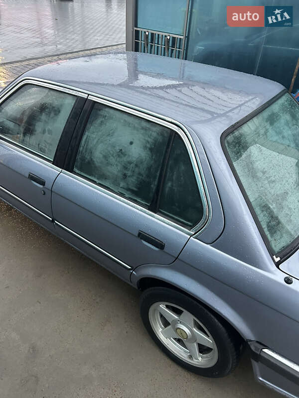 Седан BMW 3 Series 1987 в Киеве