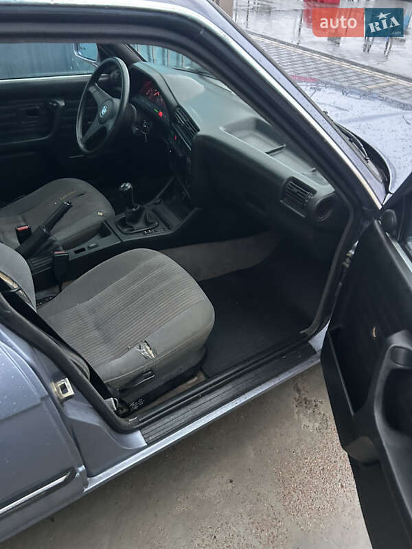 Седан BMW 3 Series 1987 в Киеве