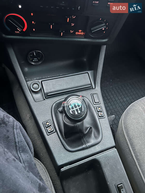 Седан BMW 3 Series 1987 в Киеве