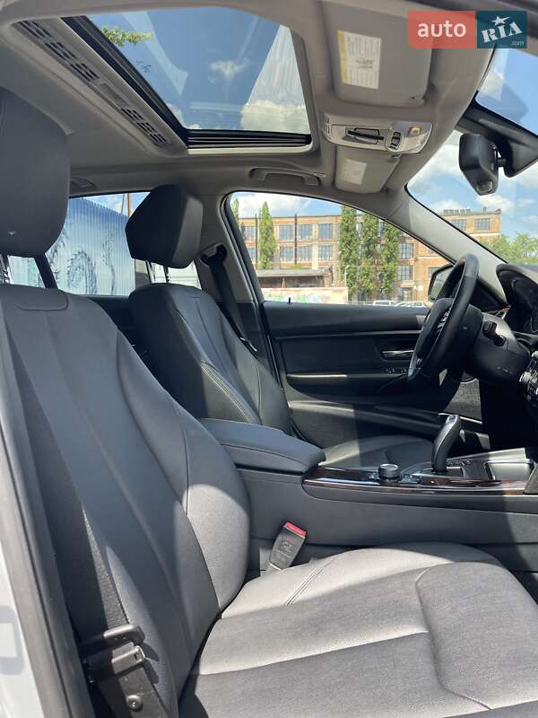 Седан BMW 3 Series 2015 в Киеве