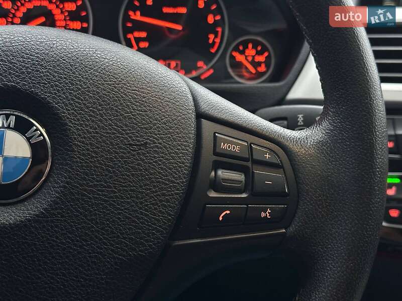 Седан BMW 3 Series 2016 в Киеве