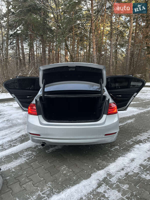 Седан BMW 3 Series 2013 в Новояворівську