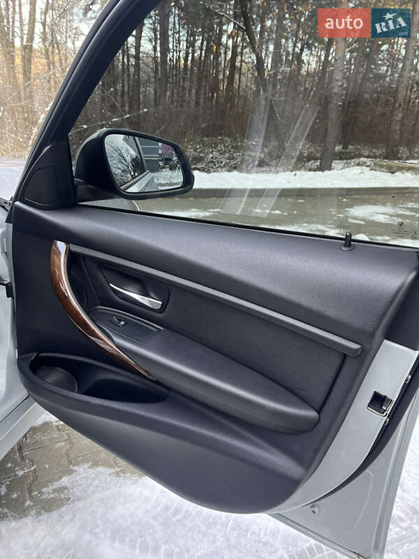Седан BMW 3 Series 2013 в Новояворівську