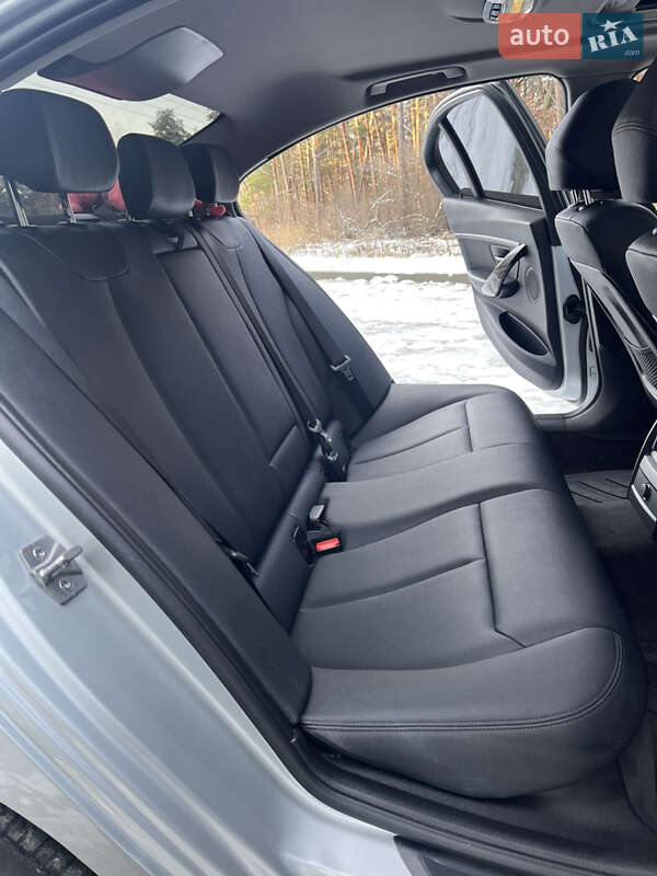 Седан BMW 3 Series 2013 в Новояворівську
