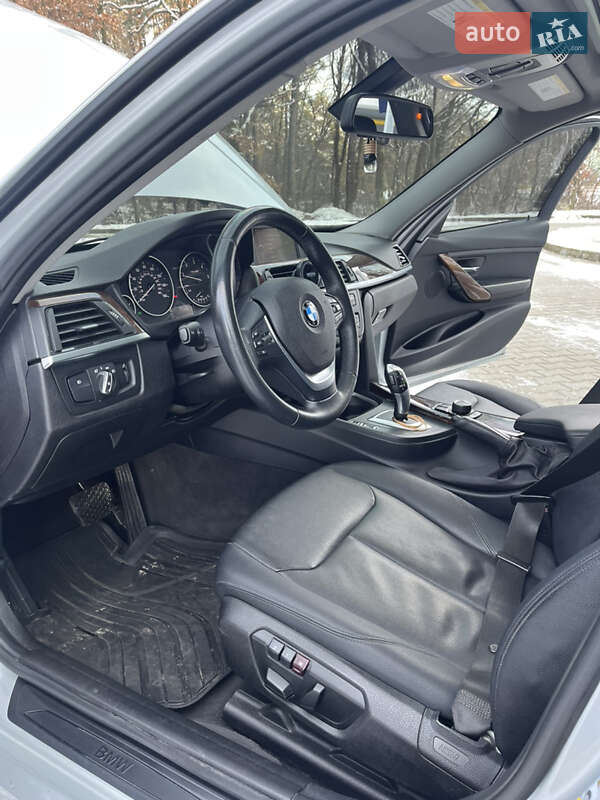 Седан BMW 3 Series 2013 в Новояворівську