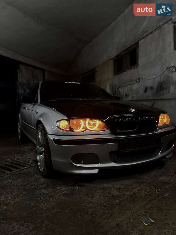 Седан BMW 3 Series 2002 в Буштыне