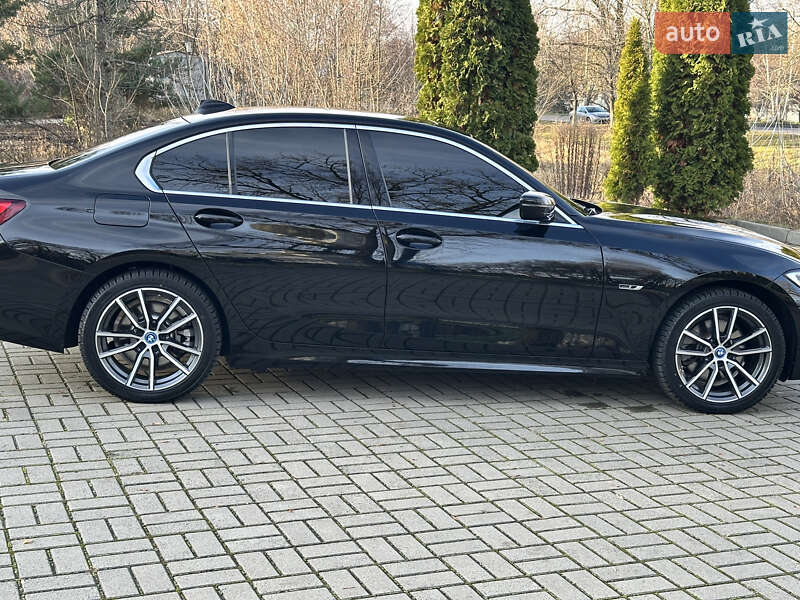 Седан BMW 3 Series 2022 в Києві