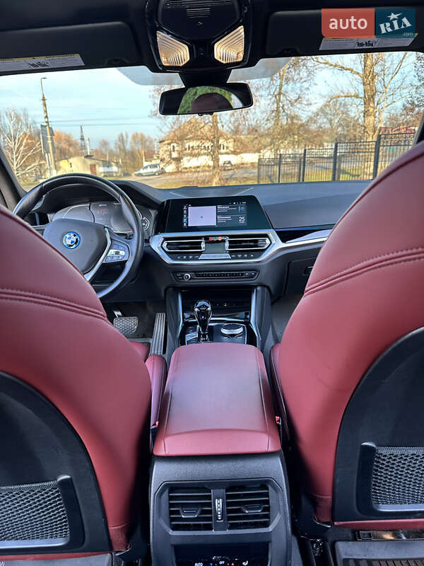 Седан BMW 3 Series 2022 в Києві