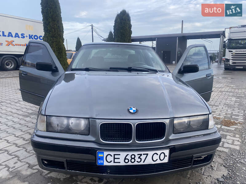 Седан BMW 3 Series 1993 в Хотине
