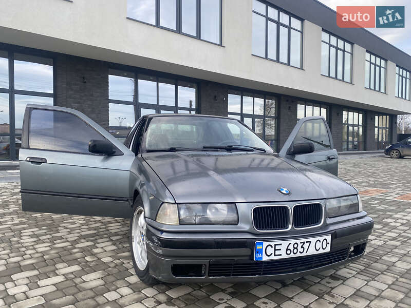 Седан BMW 3 Series 1993 в Хотине