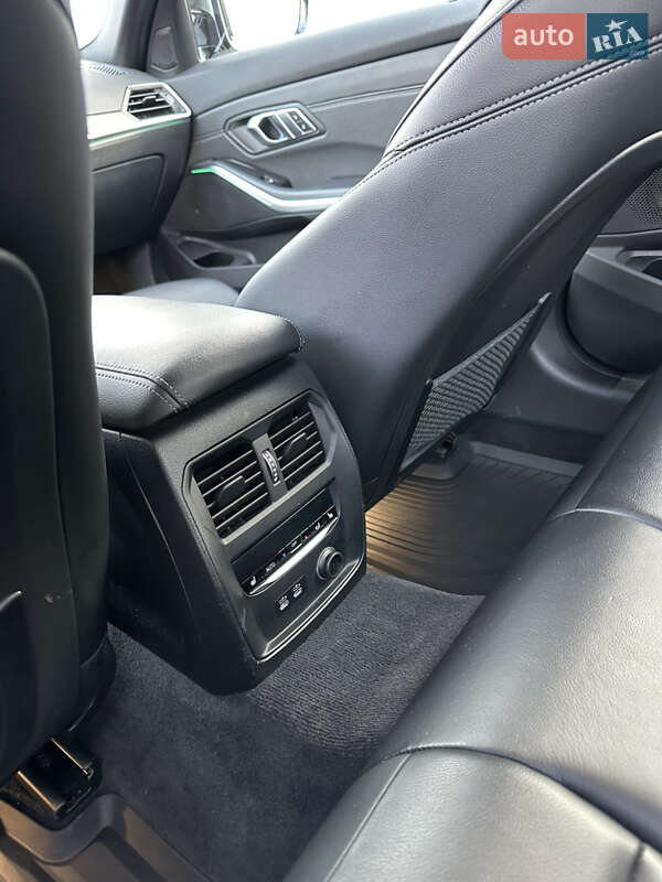 Седан BMW 3 Series 2019 в Киеве