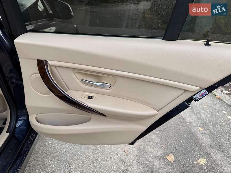 Седан BMW 3 Series 2016 в Киеве