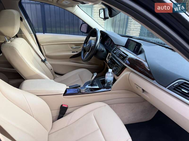 Седан BMW 3 Series 2016 в Киеве