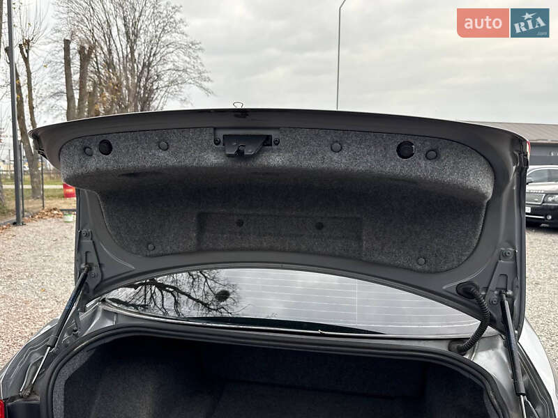 Седан BMW 3 Series 2010 в Стрые