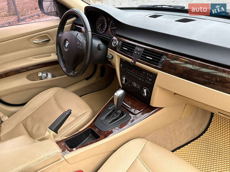 Седан BMW 3 Series 2010 в Стрые