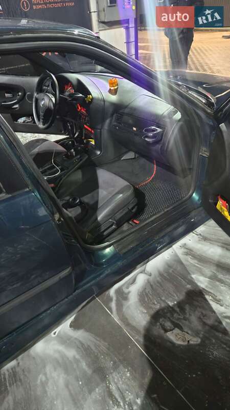 Седан BMW 3 Series 1993 в Львове