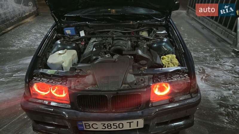 Седан BMW 3 Series 1993 в Львове