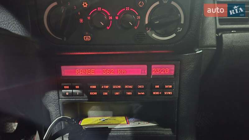 Седан BMW 3 Series 1993 в Львове