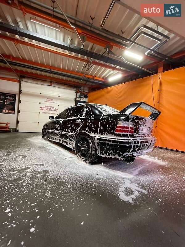 Седан BMW 3 Series 1991 в Харькове