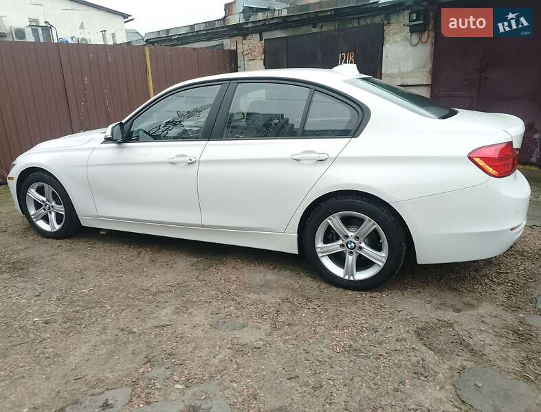 Седан BMW 3 Series 2015 в Киеве