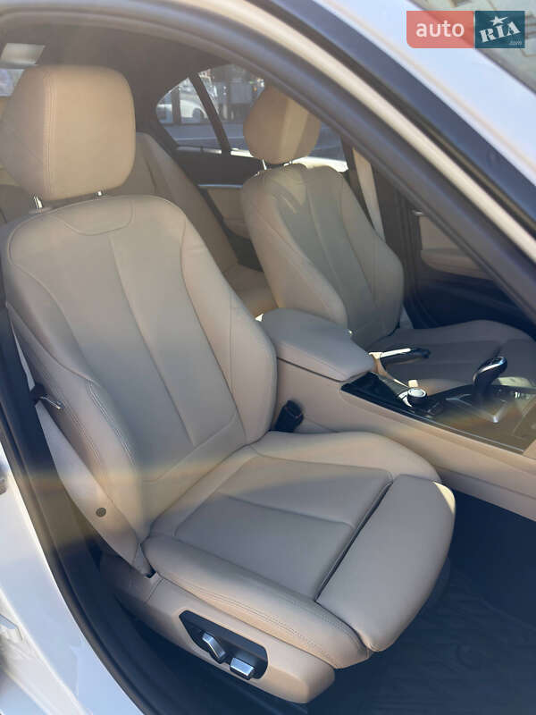 Седан BMW 3 Series 2018 в Черновцах