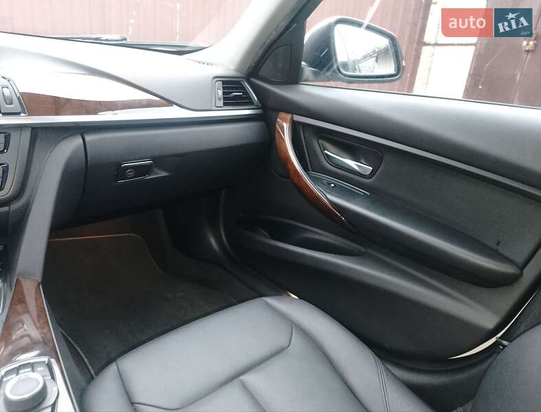 Седан BMW 3 Series 2015 в Киеве