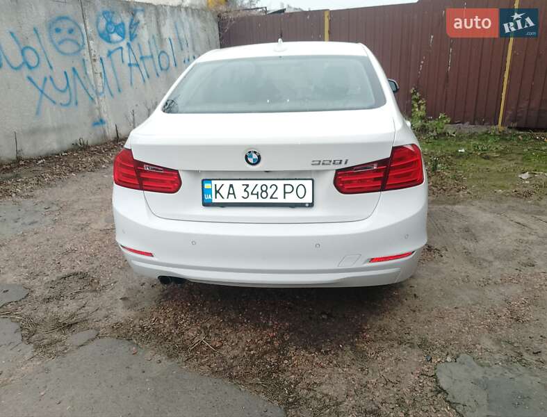 Седан BMW 3 Series 2015 в Киеве