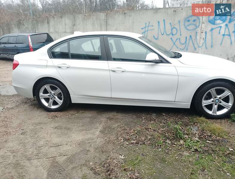 Седан BMW 3 Series 2015 в Киеве