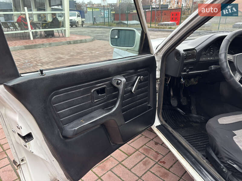 Седан BMW 3 Series 1986 в Знаменке