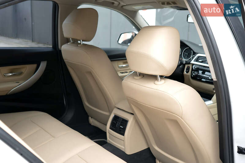 Седан BMW 3 Series 2018 в Киеве