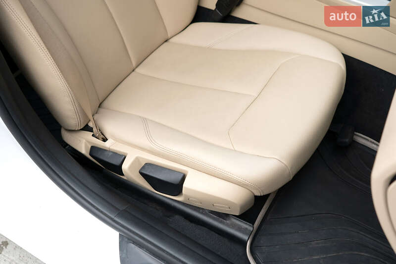 Седан BMW 3 Series 2018 в Киеве