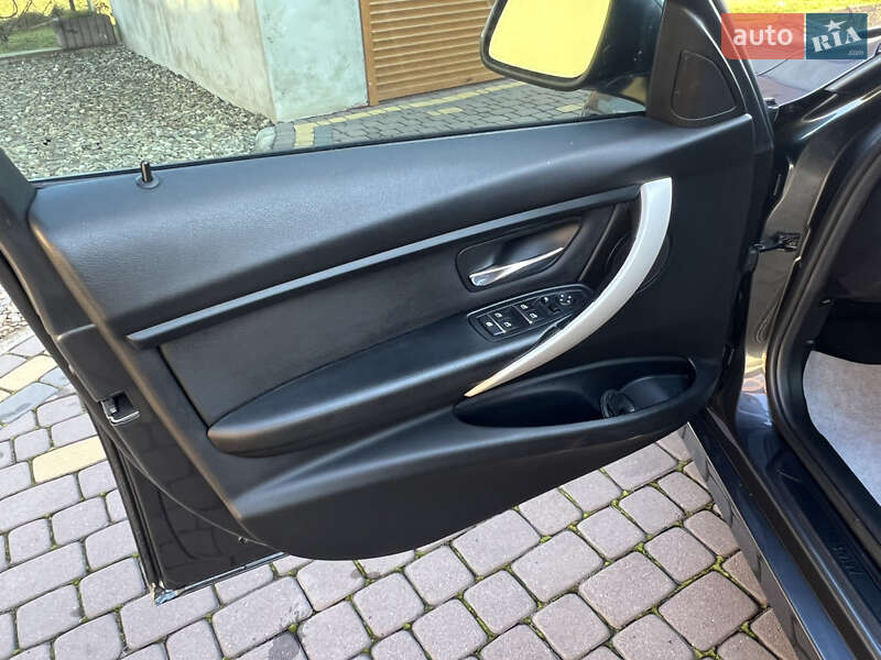 Седан BMW 3 Series 2017 в Косові