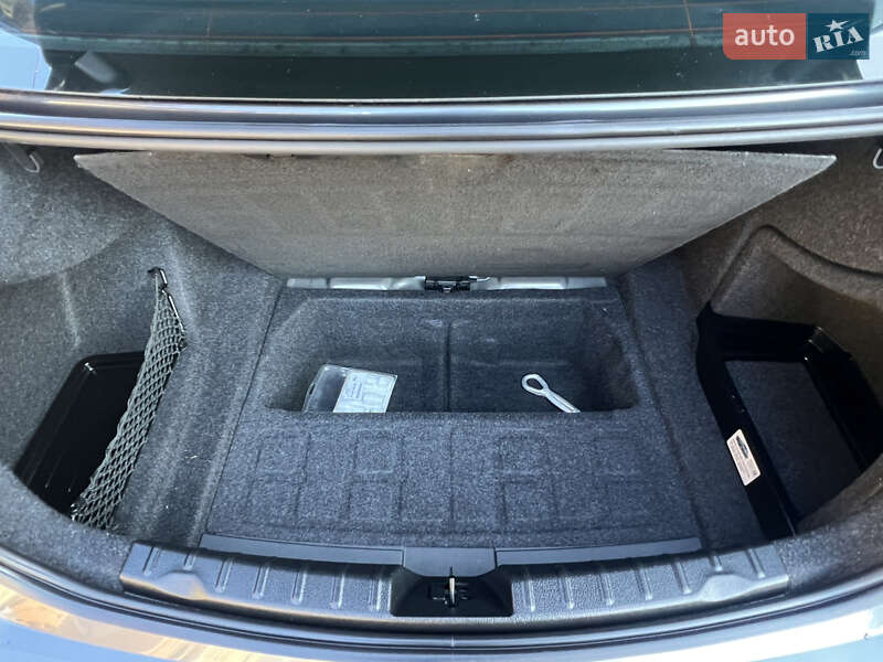 Седан BMW 3 Series 2017 в Косові