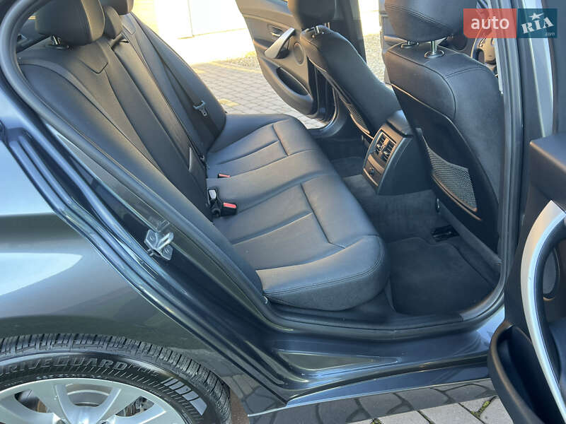 Седан BMW 3 Series 2017 в Косові