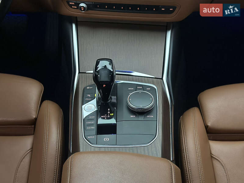 Седан BMW 3 Series 2019 в Киеве