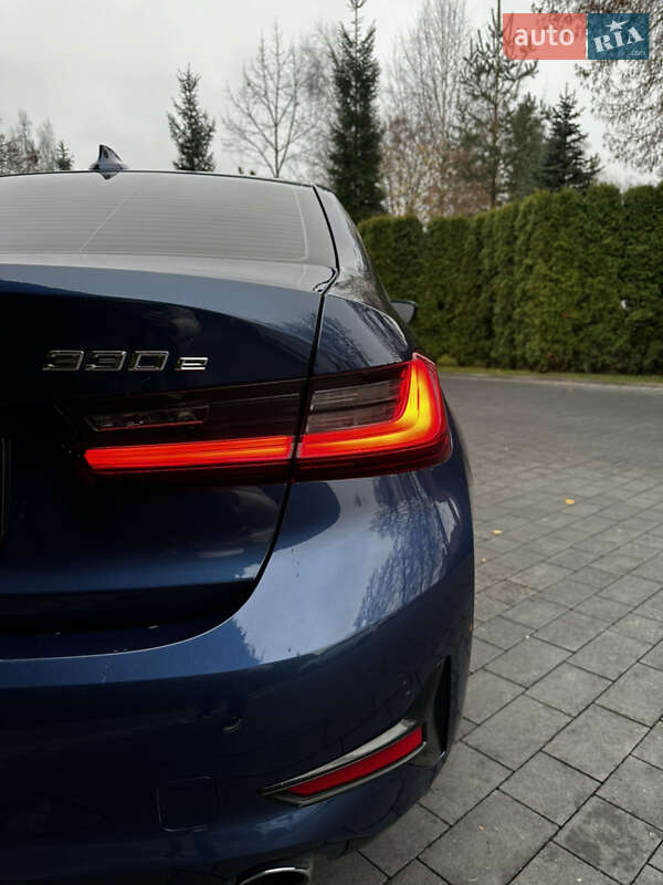 Седан BMW 3 Series 2022 в Луцке
