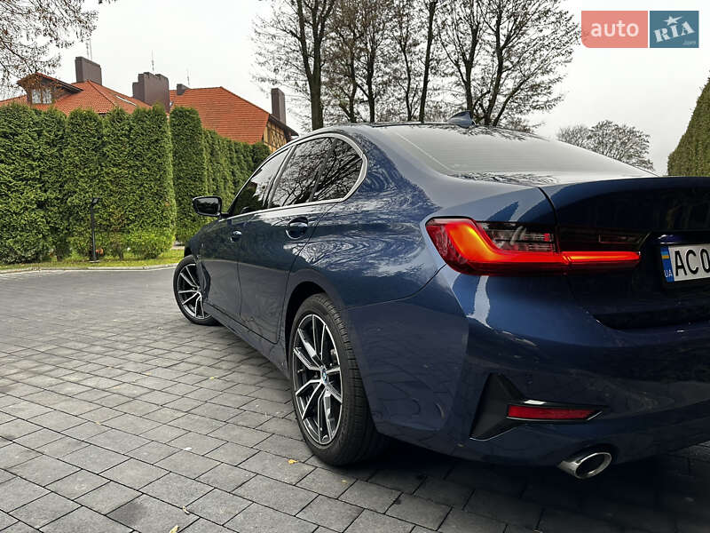 Седан BMW 3 Series 2022 в Луцке