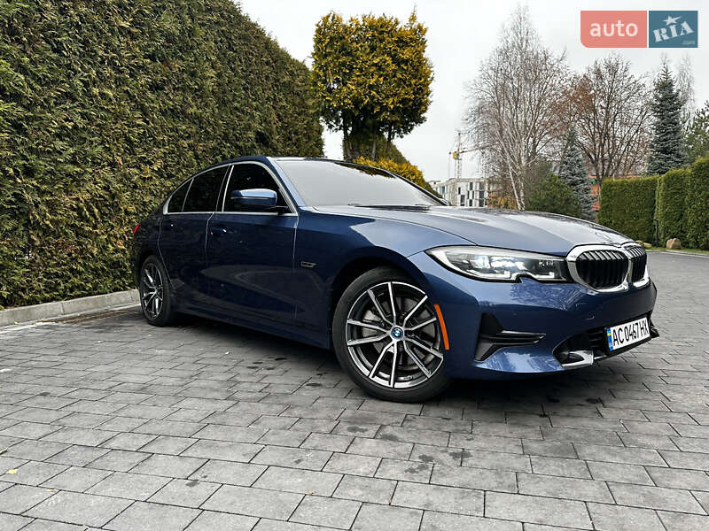 Седан BMW 3 Series 2022 в Луцке