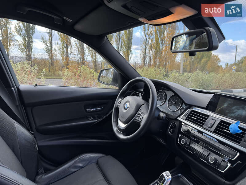 Седан BMW 3 Series 2017 в Хмельницком