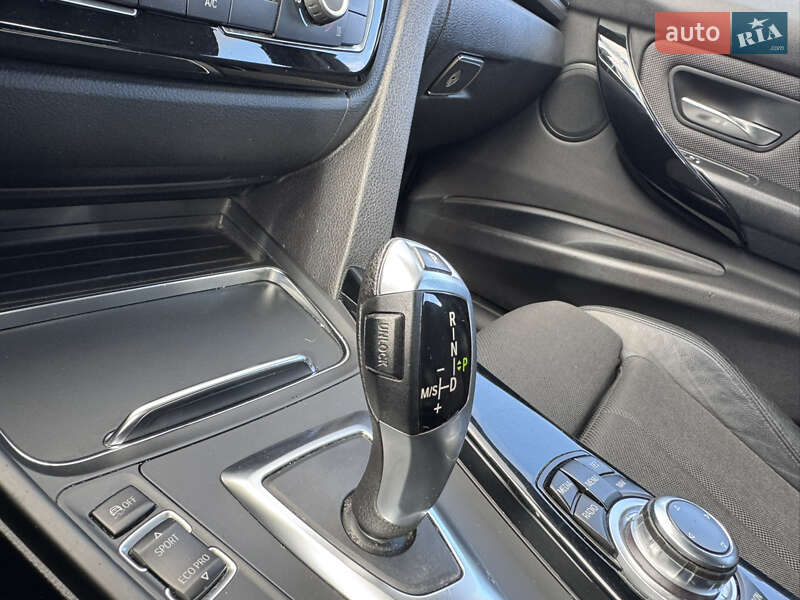 Седан BMW 3 Series 2017 в Хмельницком