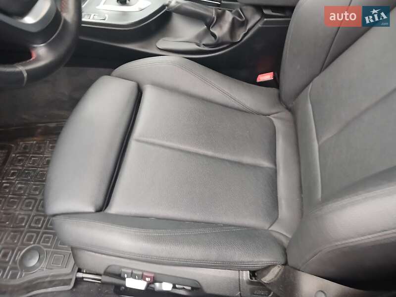 Седан BMW 3 Series 2017 в Киеве