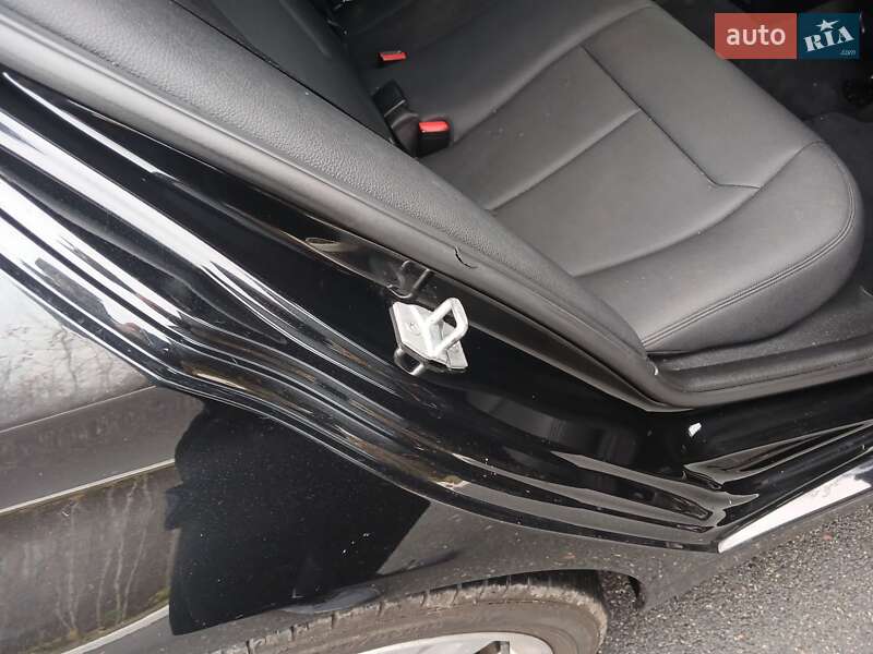 Седан BMW 3 Series 2017 в Киеве