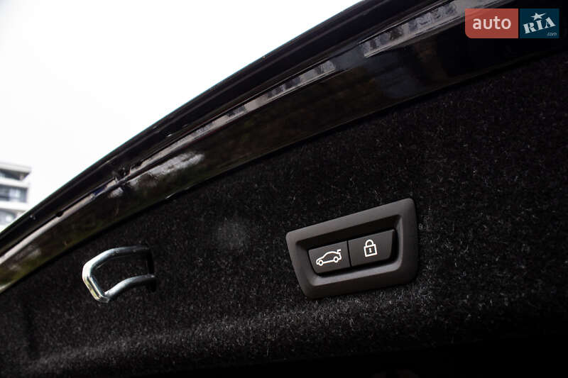 Седан BMW 3 Series 2022 в Львові